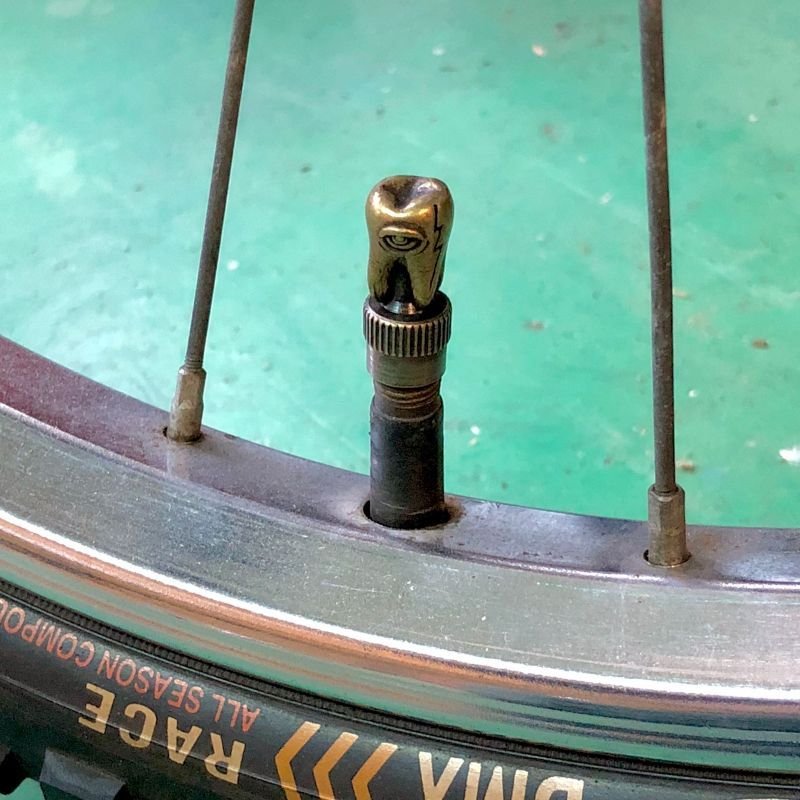 画像2: HATCHET Metal Work Studio (ハチェットメタルワークスタジオ) HBC-5-B"Back Teeth"ValveCap 