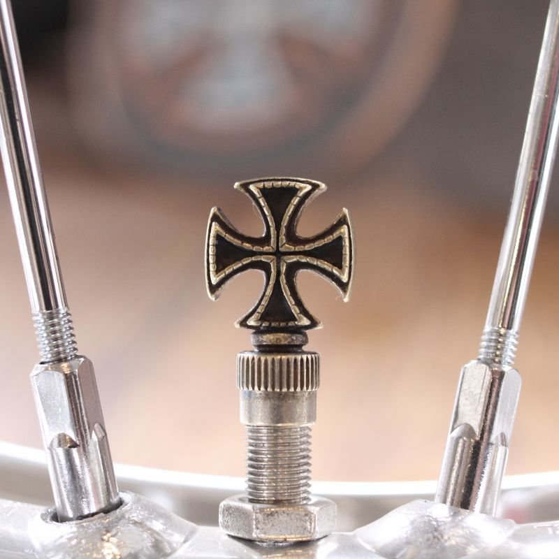 画像4: HATCHET Metal Work Studio | HBC-11-B "IRON CROSS" ValveCap  (4)