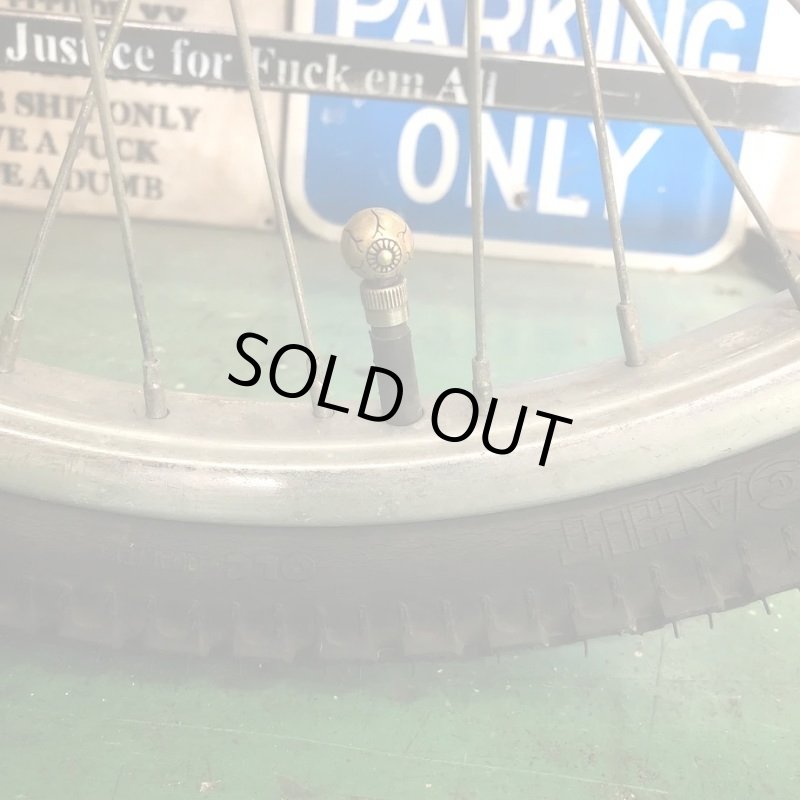 画像4: HATCHET Metal Work Studio (ハチェットメタルワークスタジオ) HBC-8-B "EYE BALL" ValveCap  (4)