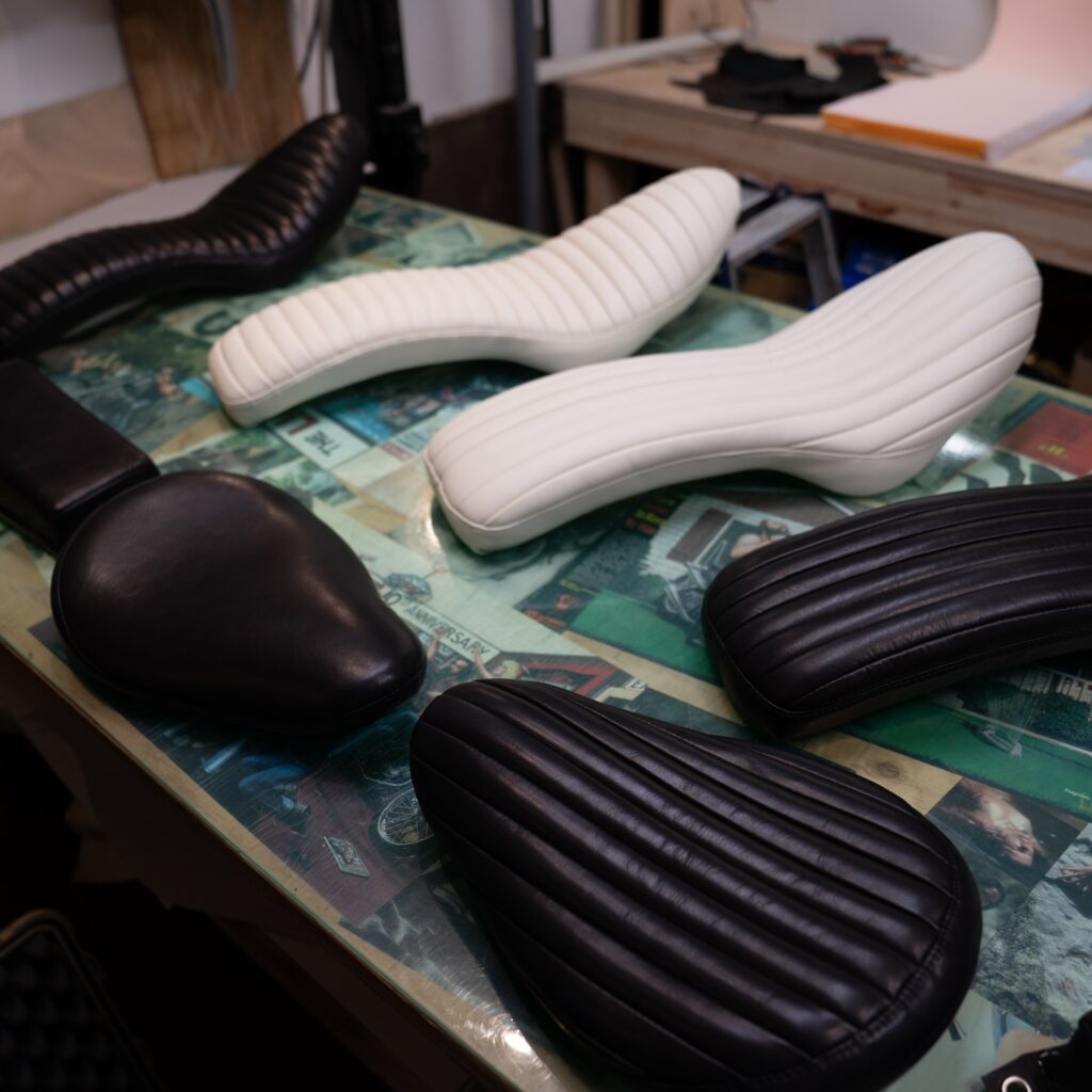 画像: HATES SEAT CO. | SOLO SEAT&PILLION TUCK&ROLL 